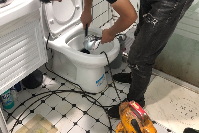 唐河马桶堵塞自己疏通还是找师傅?专业上门服务让你省时更省心